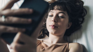 Lee más sobre el artículo 
<span class="bsf-rt-reading-time"><span class="bsf-rt-display-label" prefix="Tiempo de lectura"></span> <span class="bsf-rt-display-time" reading_time="1"></span> <span class="bsf-rt-display-postfix" postfix="mins"></span></span><!-- .bsf-rt-reading-time -->La descarga: los reguladores vienen para AI Companions y conocen a nuestro innovador de 2025