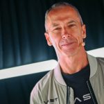 El astronauta entrena a turistas para volar en la primera estación espacial comercial del mundo