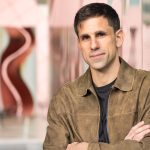 El científico que utiliza IA para buscar antibióticos en casi todas partes